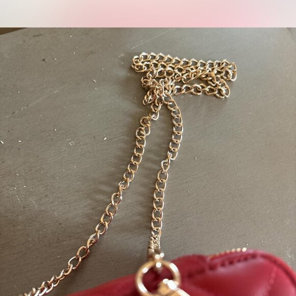 RED QUILTED PURSE WITH HANDLE - Picture 2 of 4